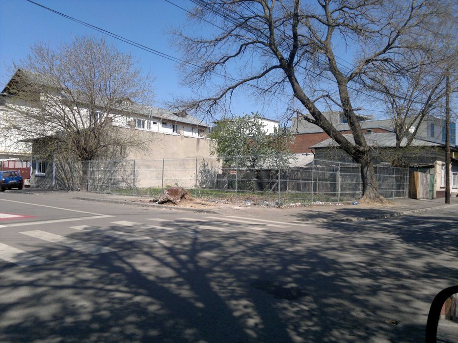 Teren 327m2 pe str. Bradesti 2-4 (langa Lizeanu , sector 2) Cu autorizatie P+3+4 retras ,  Gata sa incepi lucrul.