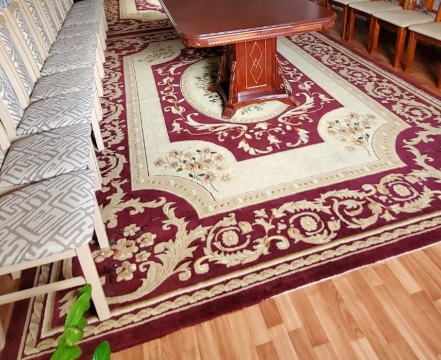 Продам ковер в зал