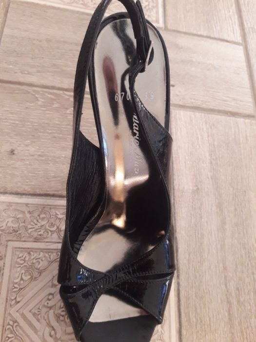 Продам женские босоножки