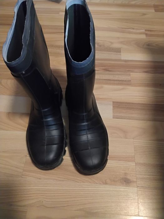 Гумени ботуши обувани. 1-2 пъти номер 42 и 43.