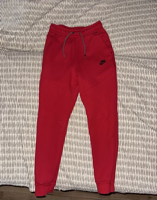 pantaloni nike tech red