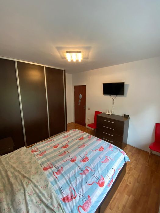 Inchiriez apartament 2 camere,55 mp, parcare inclusa-Floresti