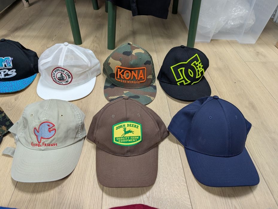 шапки New era, Buff, Under Armour, Mitchel and sons като ново за продажба 12-15