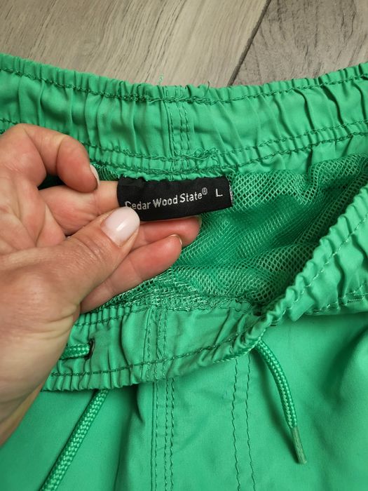 Vand pantaloni scurti