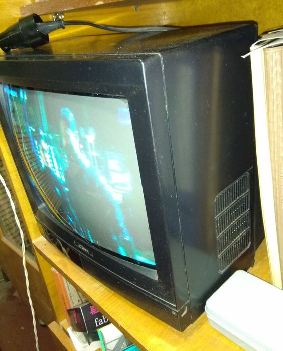 Телевизор Conti, 14 дюймов (40 см), маленький