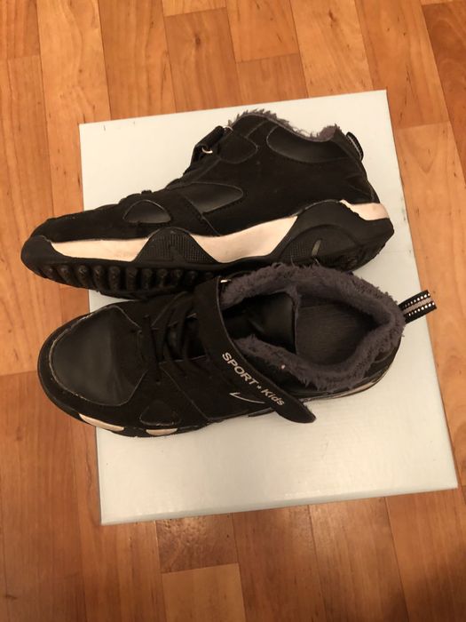 Обувь спортивная