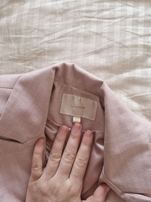 Продават се заедно