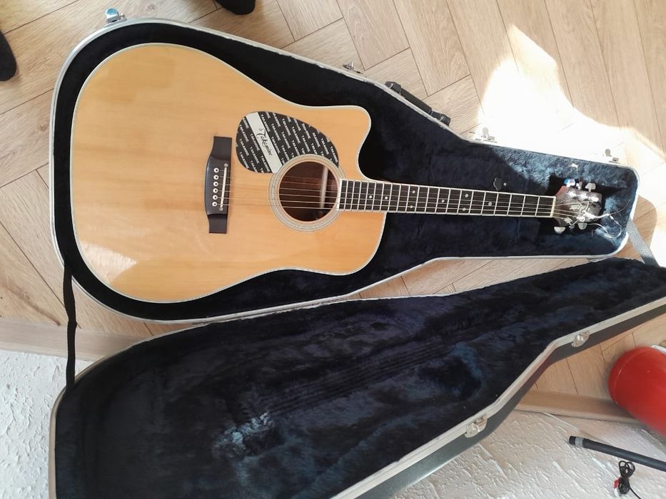 Гитара и усилитель звука