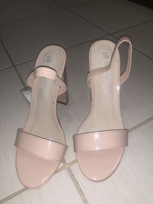 Сандали на ток уникални