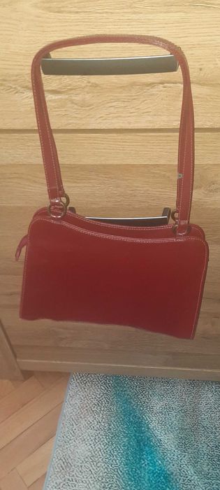 Нови кожени чанти и други чанти, носени, но много запазени