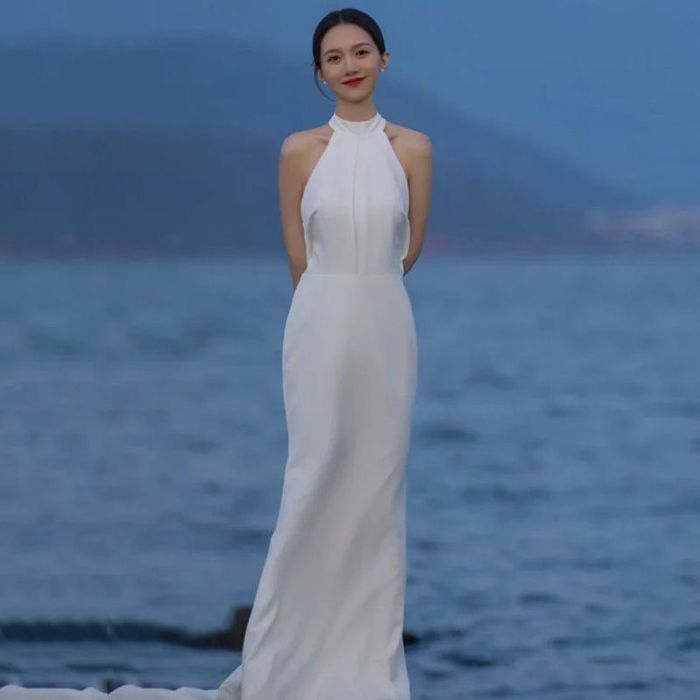 Белое красивое платье