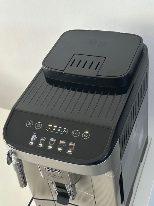 espressor masina cafea boabe Delonghi Magnifica EVO garantie tva inclu
