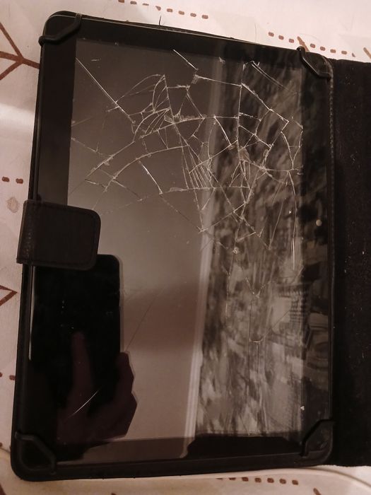 Планшет 4good разбитый