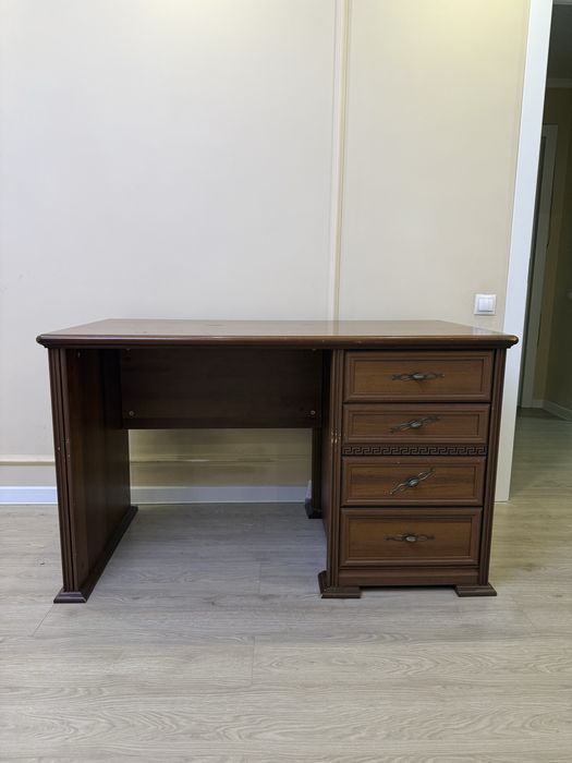 Продам письменный стол