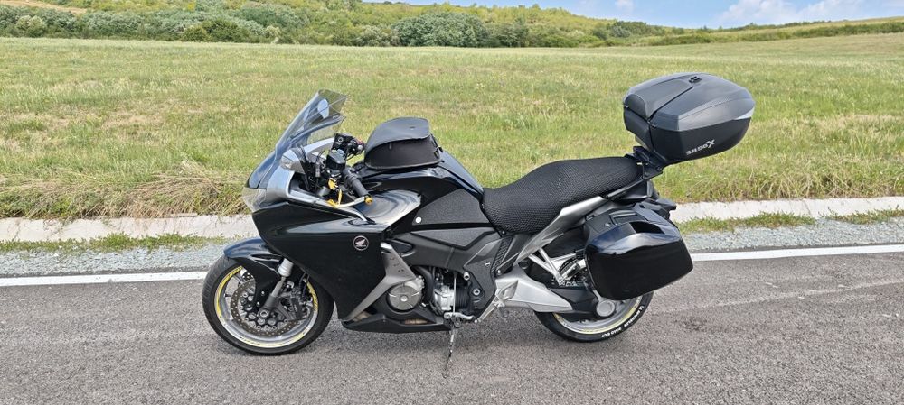 Vând honda VFR 1200f