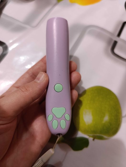 лазерная игрушка для кошки на батарейках/cat laser toy . Цена 35000