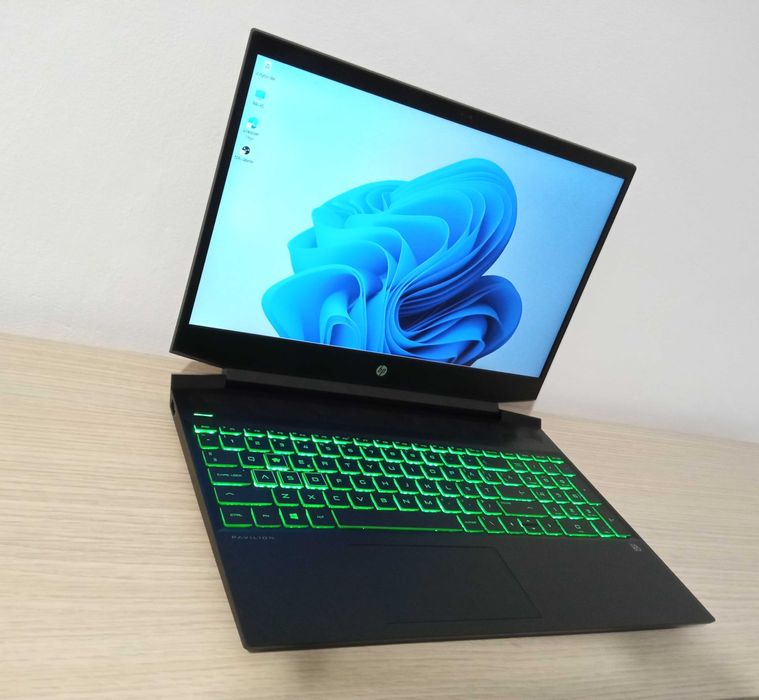 Laptop RTX 3050 TI TITANIUM GAMING EXTREM 144Hz RATA REFRESH ecran 15.6 inch nvme SSD placa video dedicata NVIDIA RTX TI 2 placi video