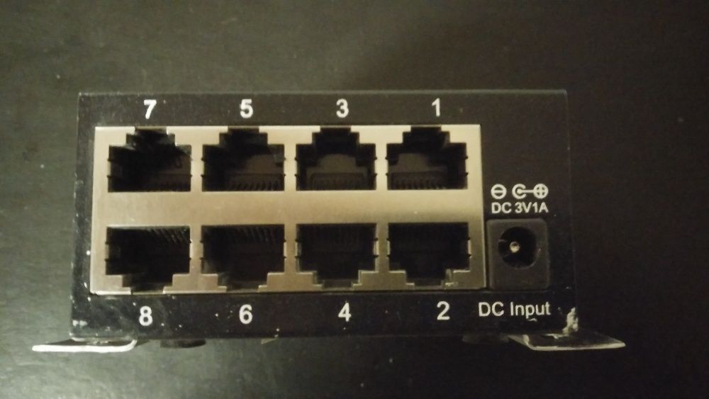 Switch ST LAB 8 porturi Fast Internet