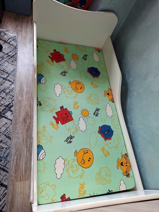 Детско легло с матрак и място за багаж