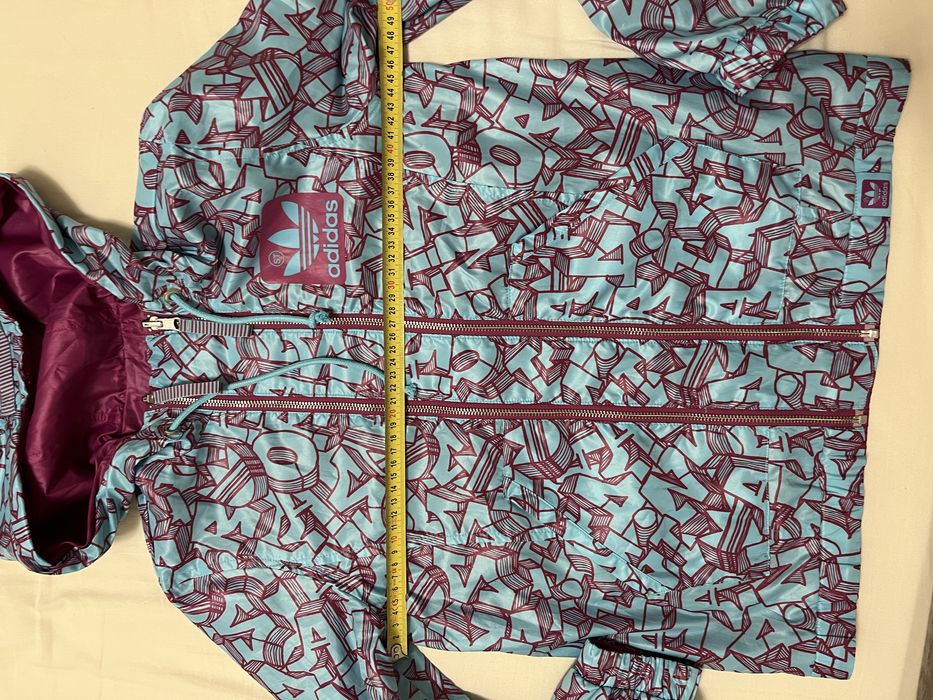 Яке Adidas с две лица