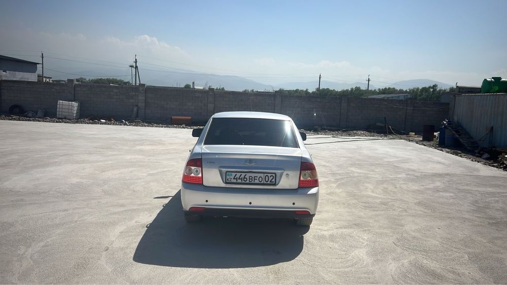 Lada.   priora.
