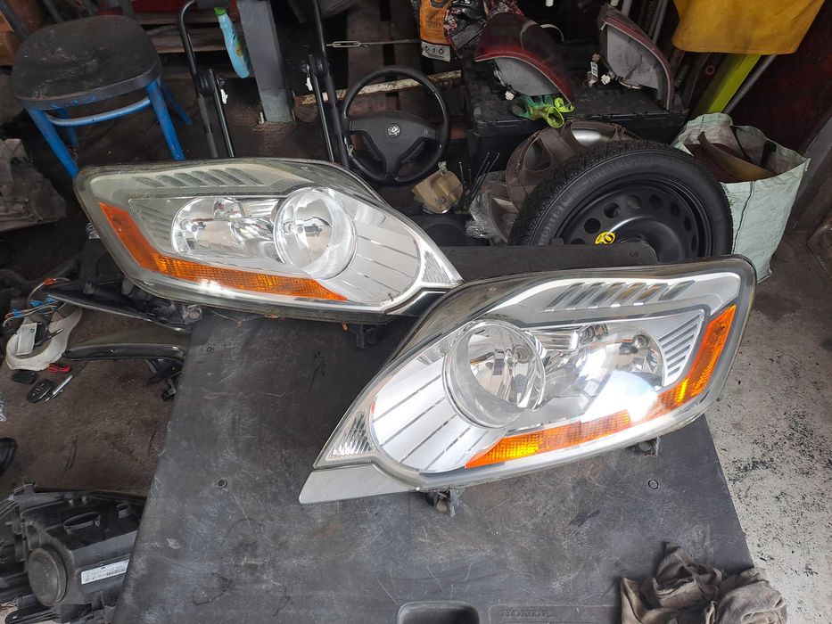 Far stanga dreapta Faruri Ford Kuga 1