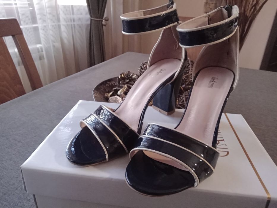 Сандали GIANNI .