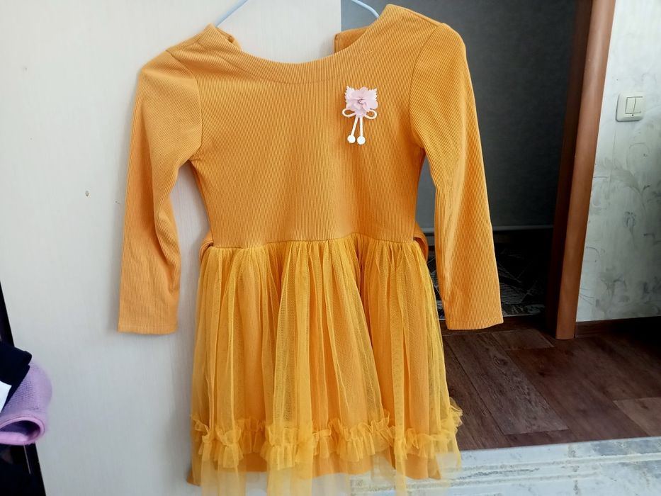 Продам 2 платья .