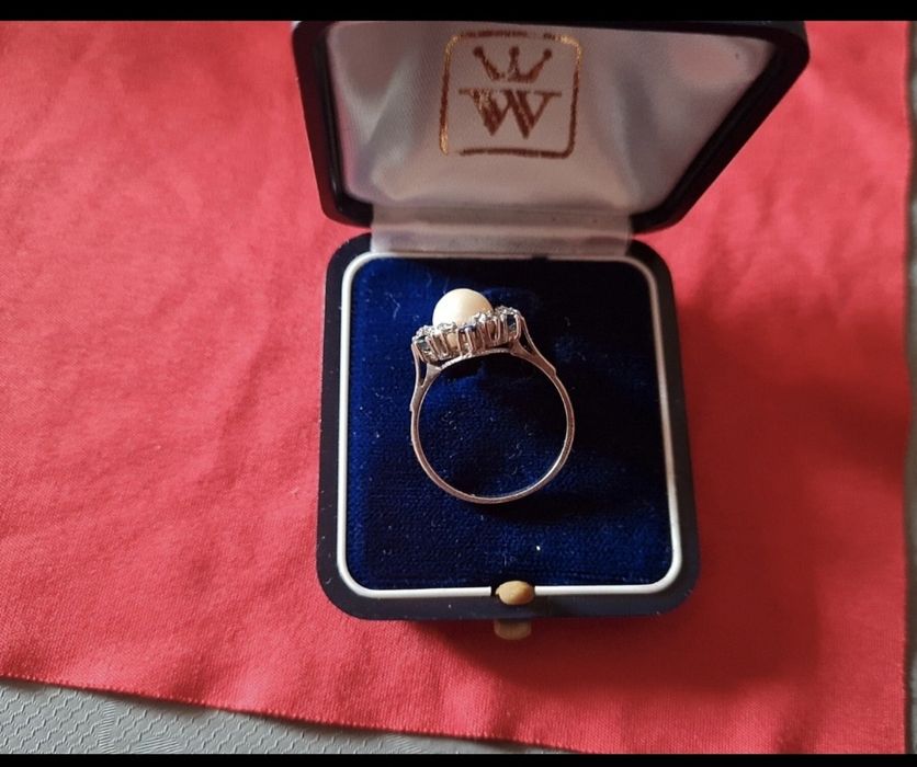 Inel cu perla Akoya , din aur alb 333 cu safire şi diamante