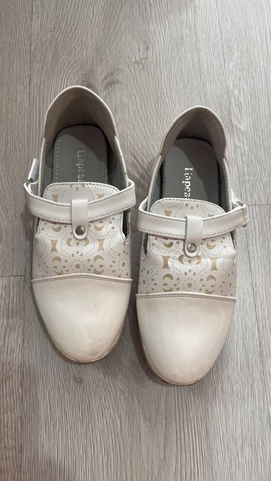 Продам обувь на девочку 28-31 размеры