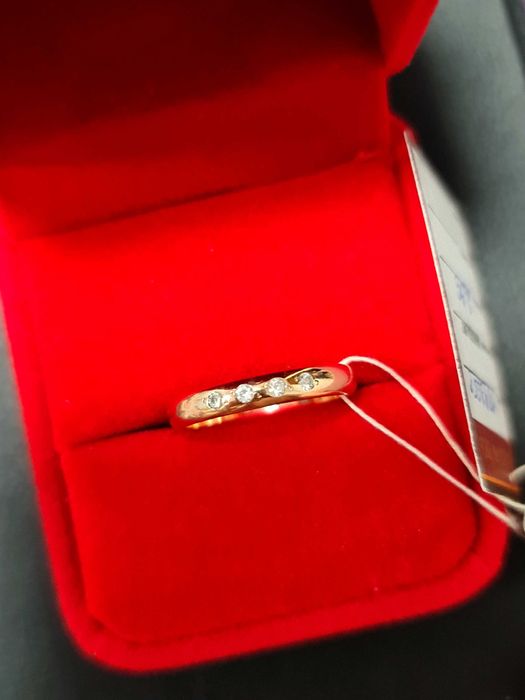 Новое золотое обручальное кольцо 585 пробы