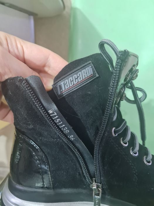 Продам демисезонные ботинки