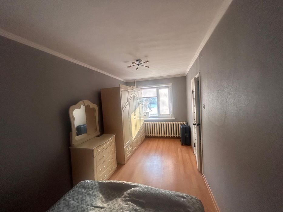 Продам спальню диван прихожую