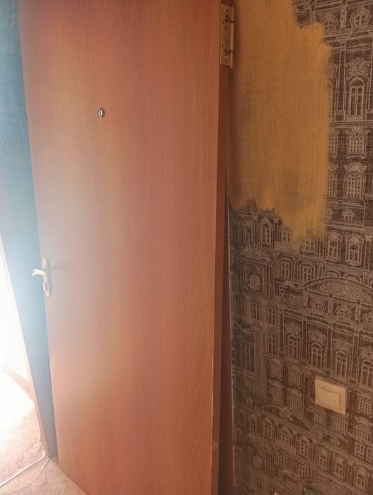 Продам дверь в не плохом состоянии