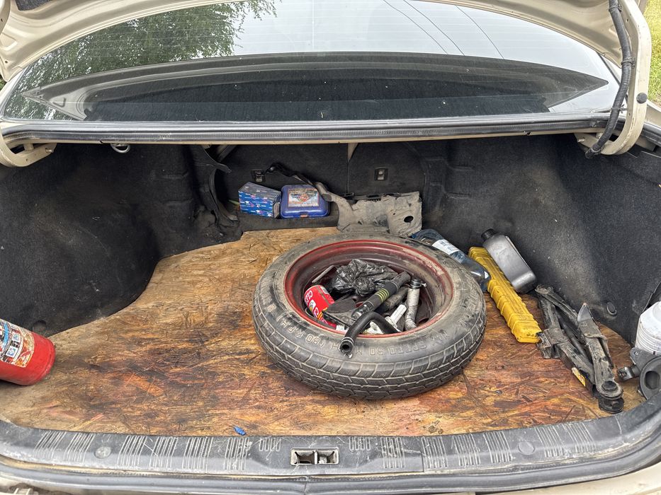 Продам машину 2003 года