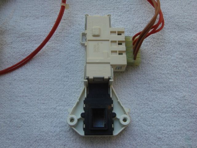 Продавам части за пералня Ariston AVF 109