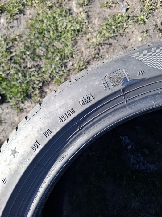 Vand 2 anvelope 255 40 18 pirlei bune de vara dot  2021