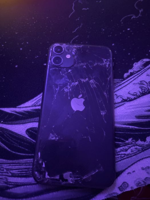 Vand iphone 11 pt piese urgent