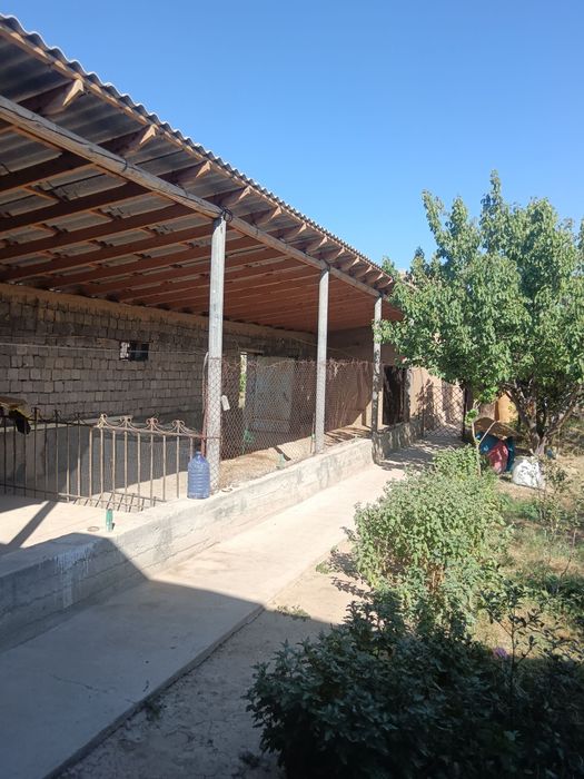 Uy sotiladi. Sharof Rashidov tumani Sug'diyona MFY da