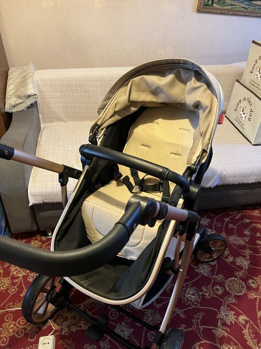 Коляска детская, в очень хорошем состоянии