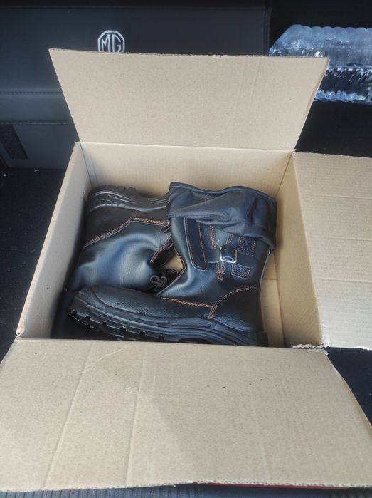 Продаю новую спецобувь