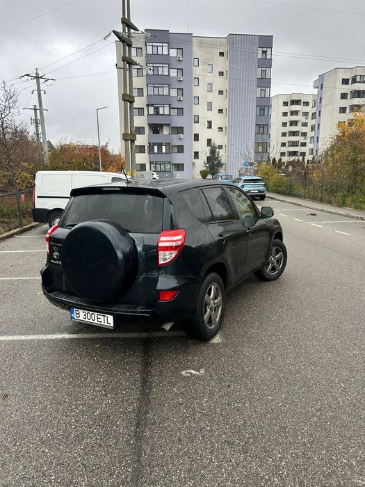 Proprietar vand Toyota Rav 4
