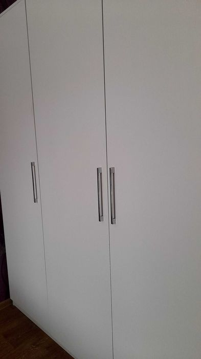 Шкафы,кровать,пуфик.