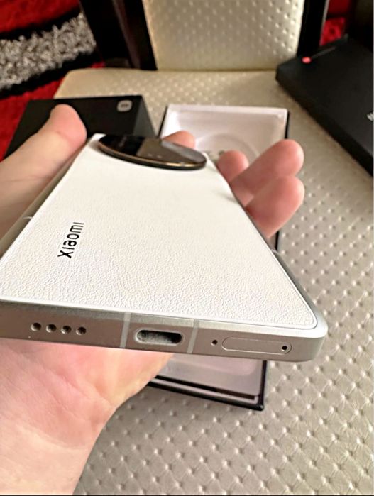 Vând Xiaomi 13 Ultra in stare foarte buna