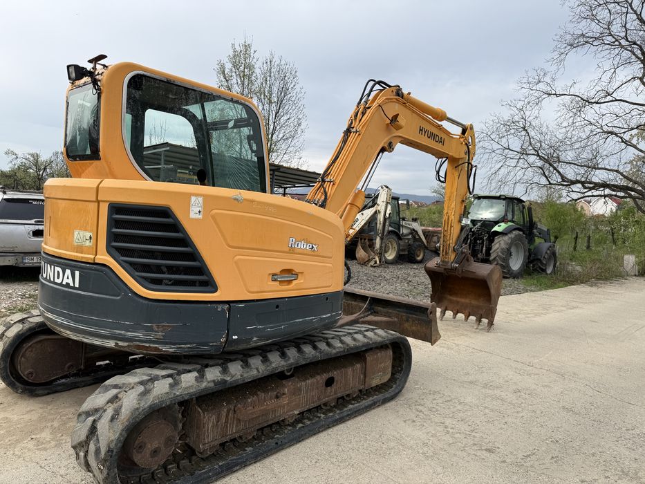 Excavator hyundai 8 tone