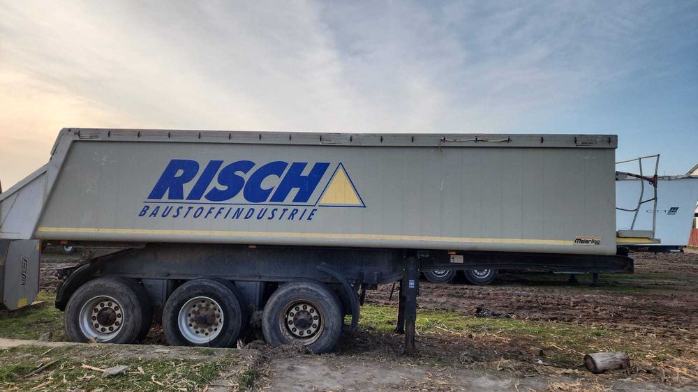 Bena piatra și cereale, aluminiu. Preț 6000 €.