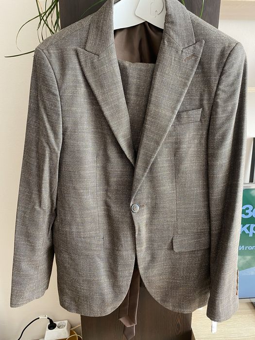 Мъжки   нов.  костюм