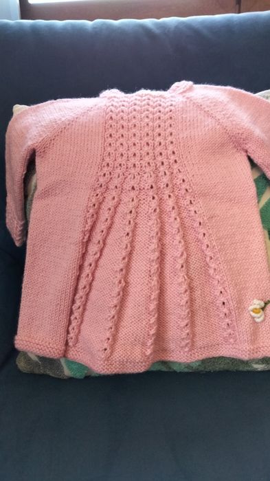 Детска жилетка, ръчно изплетена