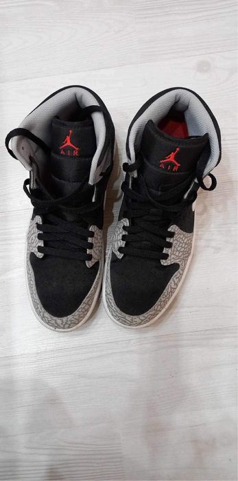 Nike Air Jordan 1 Mid Elephant Toe