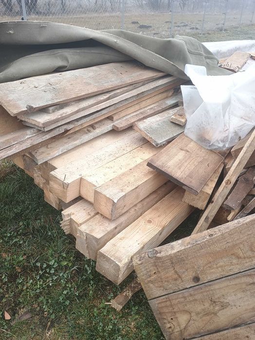 Vând grinzi pătrate de lemn 10,5/10,5 cm lungime aprox 4 m ,800 lei mc